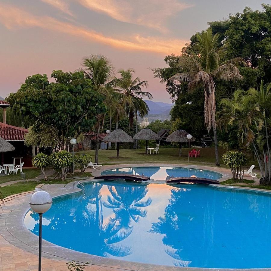 El Pantanal Hotel & Resort Puerto Quijarro  Eksteriør bilde